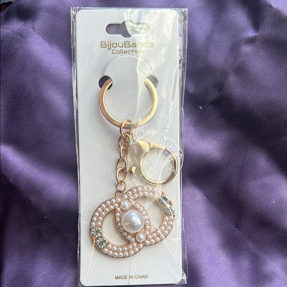 BijouBande Gold Pearl Interlocking Keychain